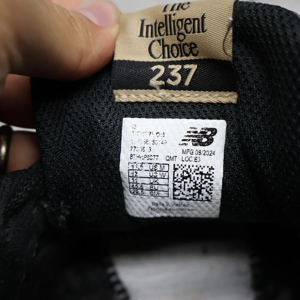 New Balance couple blemish